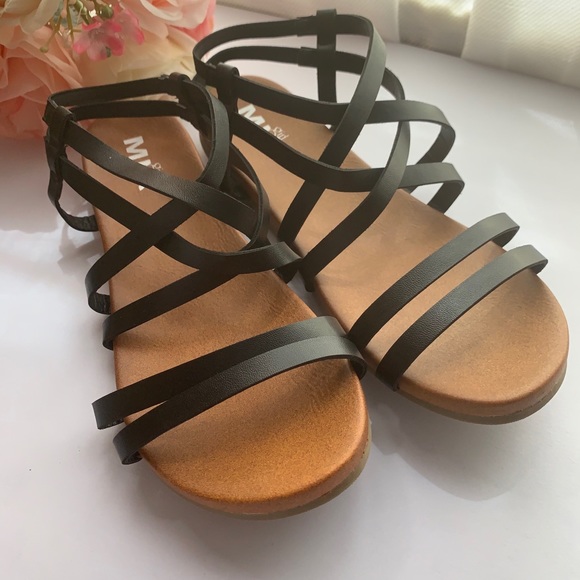 mia girl sandals